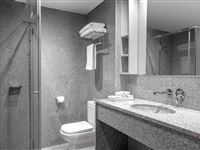 Executive Studio Bathroom-Mantra Tullamarine Hotel